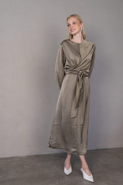 שמלת X עם קשירה