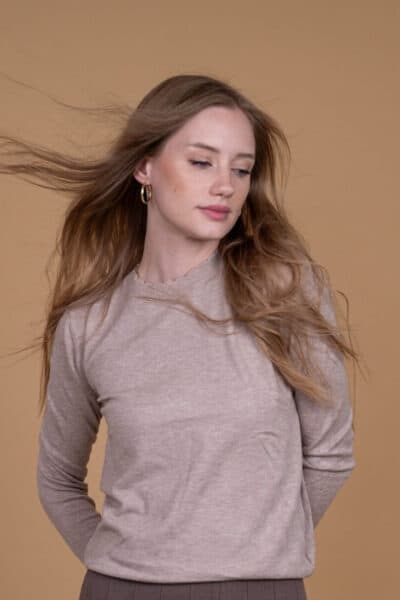 סריג חלק צווארון גלים - One Size, בז