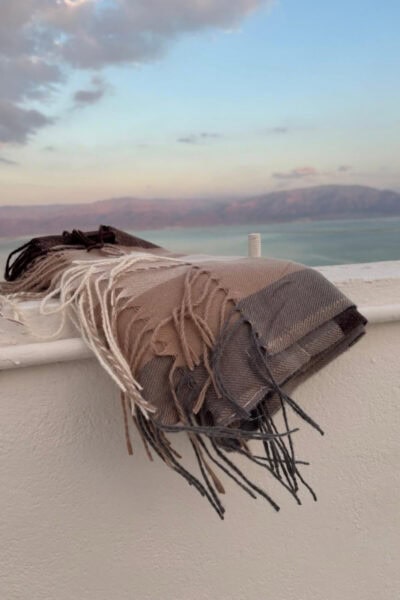 צעיף משובץ - שילוב תכלת