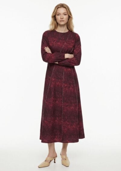 שמלה עם חיתוך אלכסונים